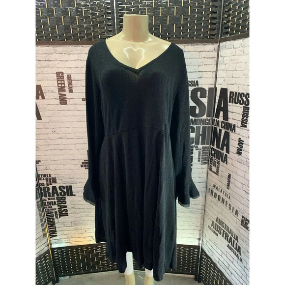 Torrid Plus 4 Black Hacci Sweater Knit Bell Sleeve Skater Long Sleeve Midi Dress - Picture 2 of 7